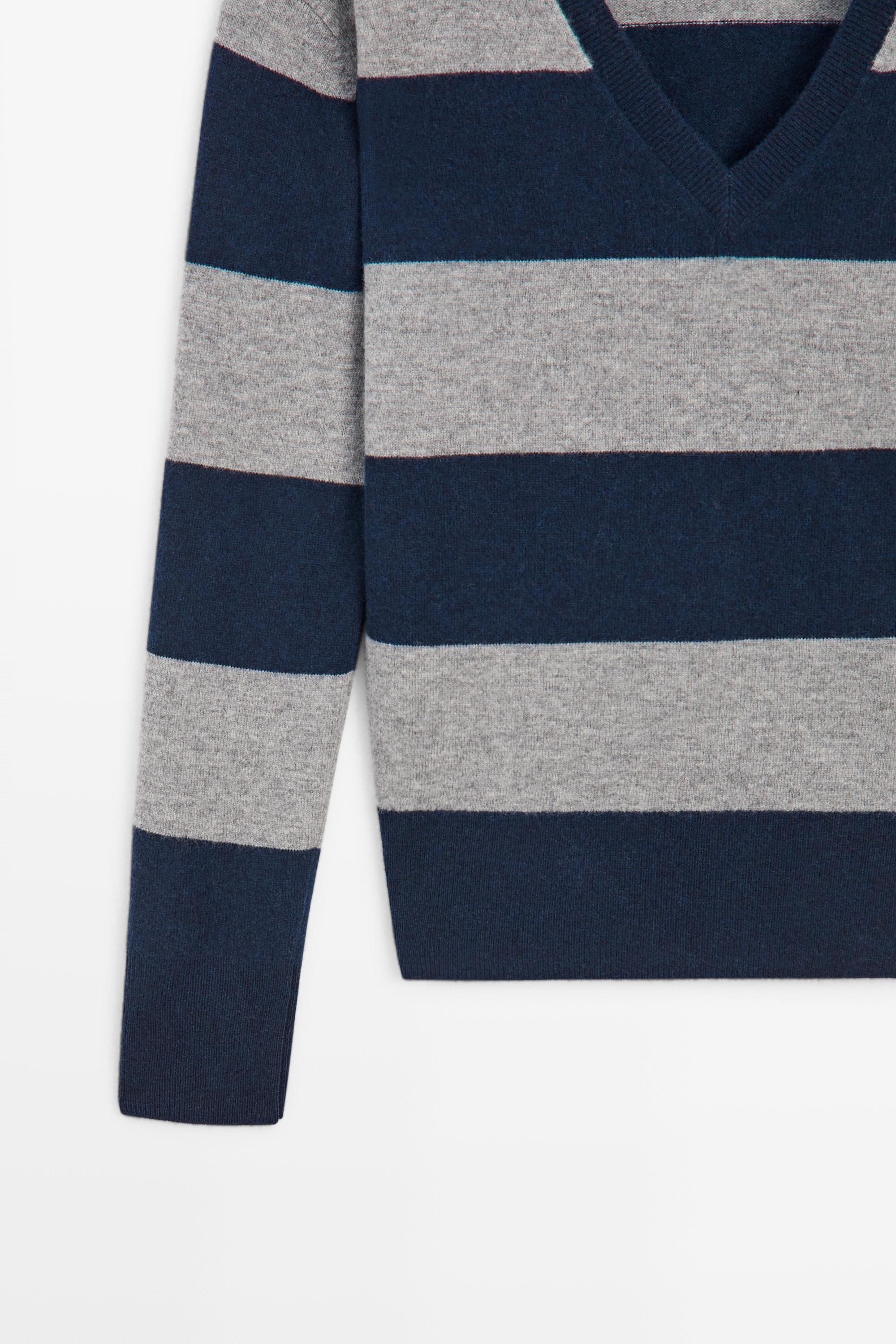 Pull en maille à rayures laine et cachemire col V